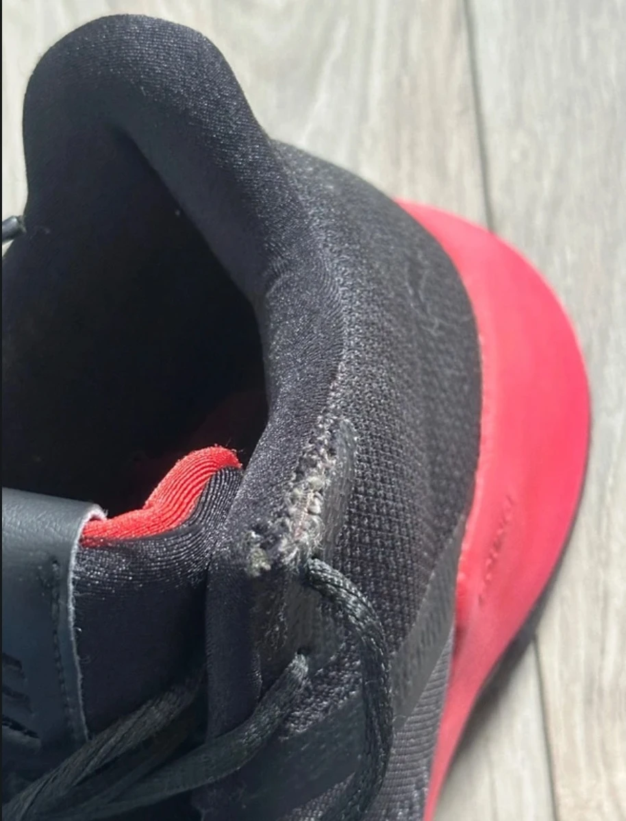 Par de zapatillas Adidas negras y rojas, zapatos para baloncesto Unisexe, deporte – photo 8